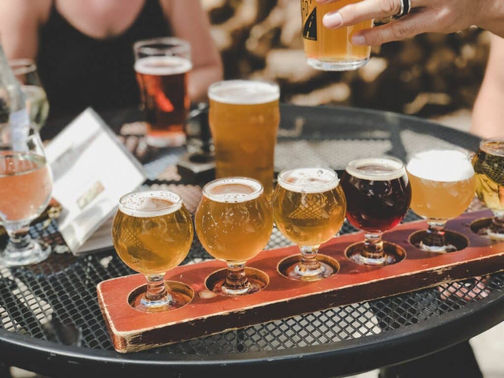 What are the steps of beer tasting?